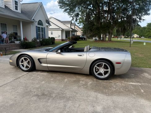 Used 2001 Chevrolet Corvette Convertible w/ Preferred Equipment Group2 RWD image 16