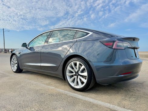 Used 2017 Tesla Model 3 Long Range RWD image 4
