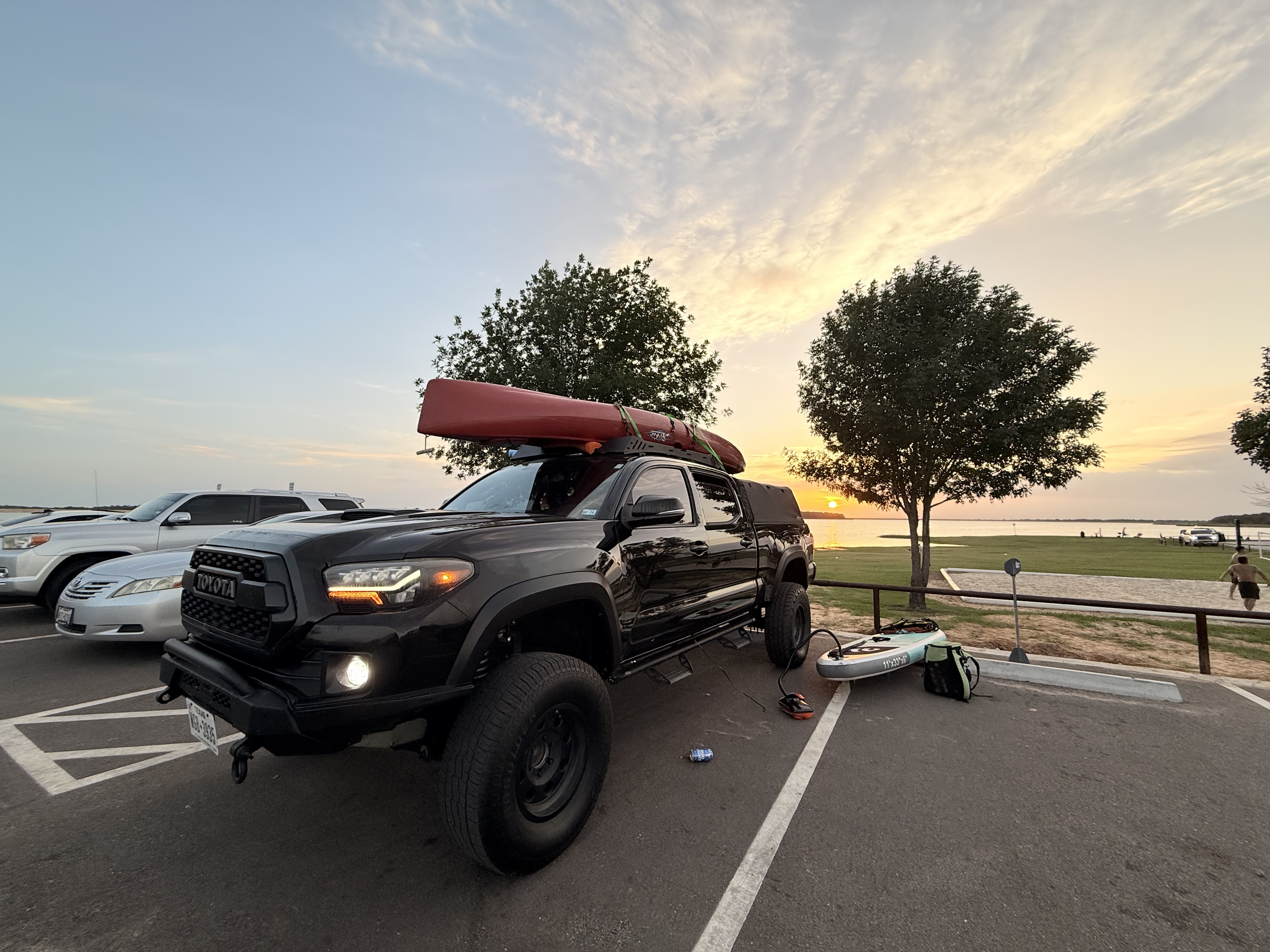 Used 2017 Toyota Tacoma TRD Off-Road w/ Premium & Technology Package AWD/4WD image 1