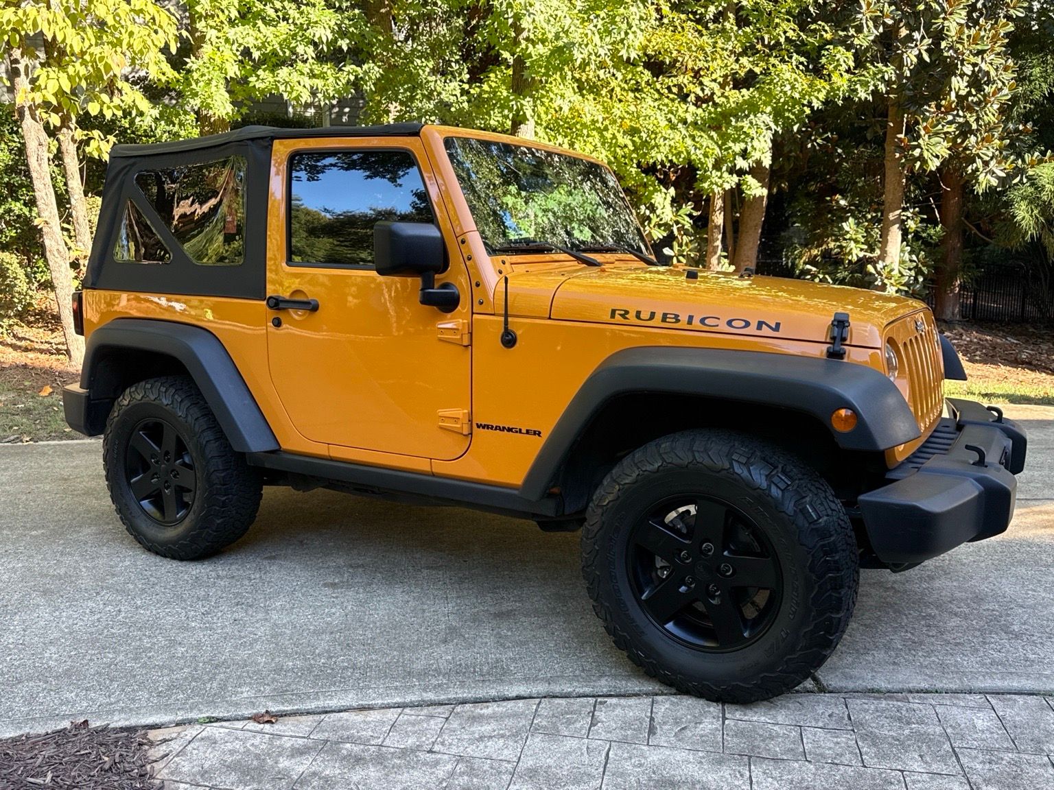 Used 2012 Jeep Wrangler Rubicon w/ Dual Top Group AWD/4WD image 2