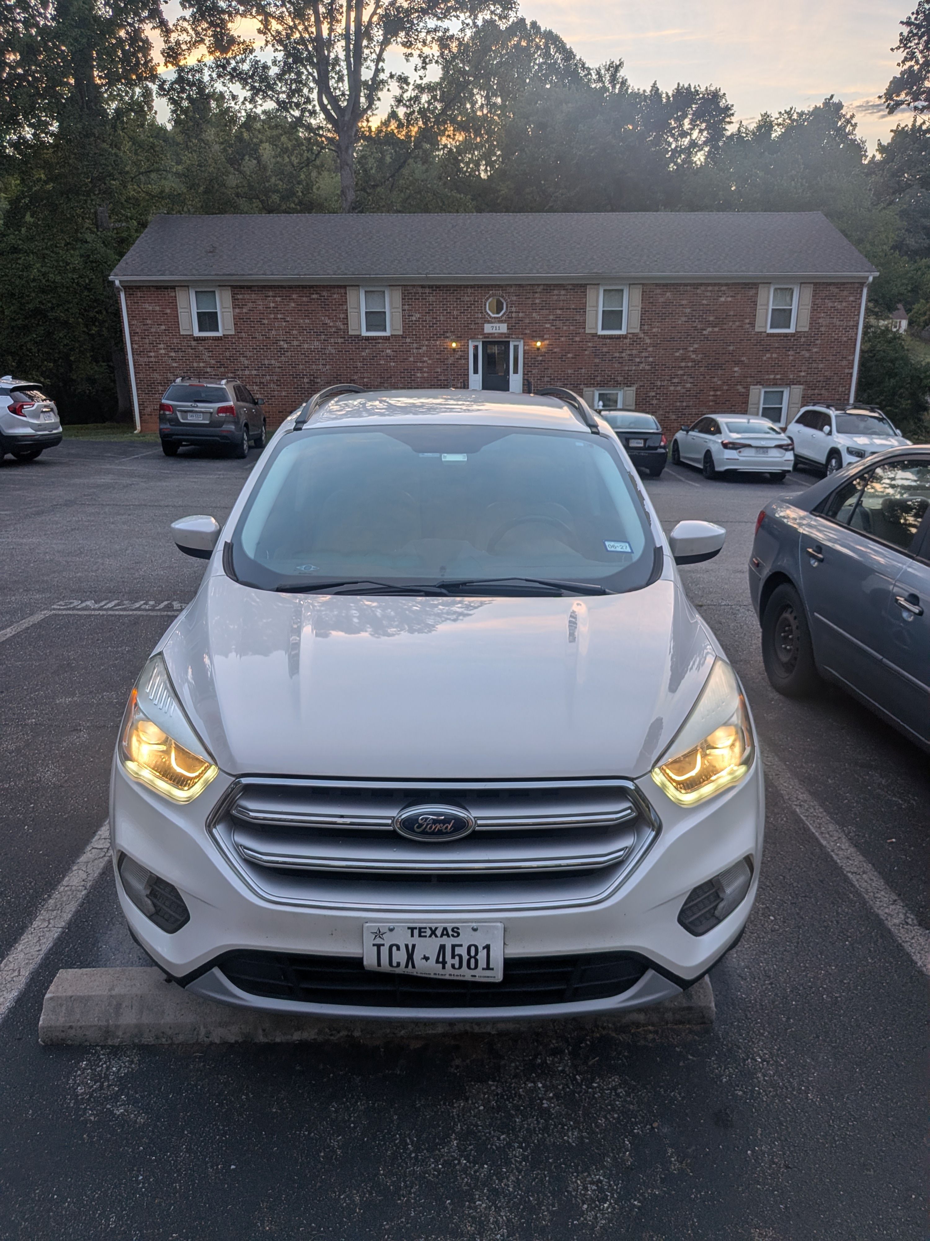 Used 2017 Ford Escape SE w/ SE Leather Comfort Package FWD image 11