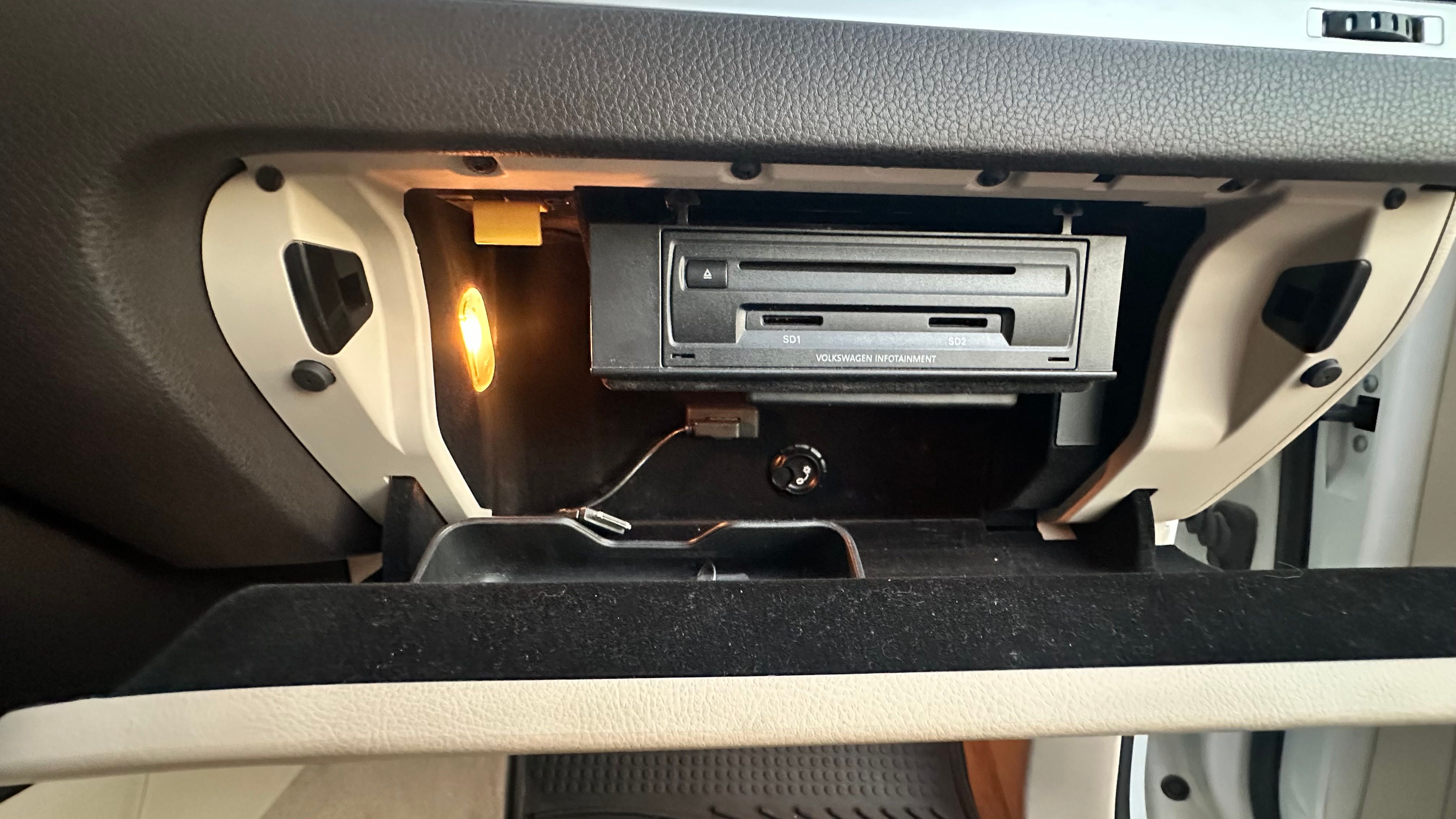 Used 2012 Volkswagen Touareg Hybrid AWD/4WD image 11