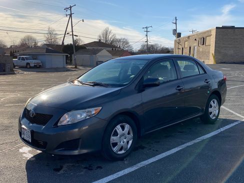 Used 2010 Toyota Corolla LE image 1