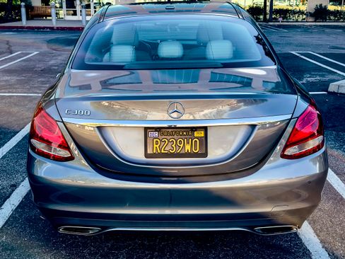 Used 2018 Mercedes-Benz C 300 Sedan image 5