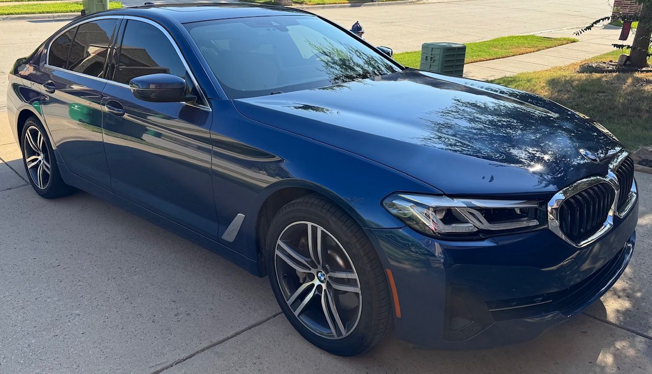 Used 2021 BMW 530e w/ Premium Package RWD image 1