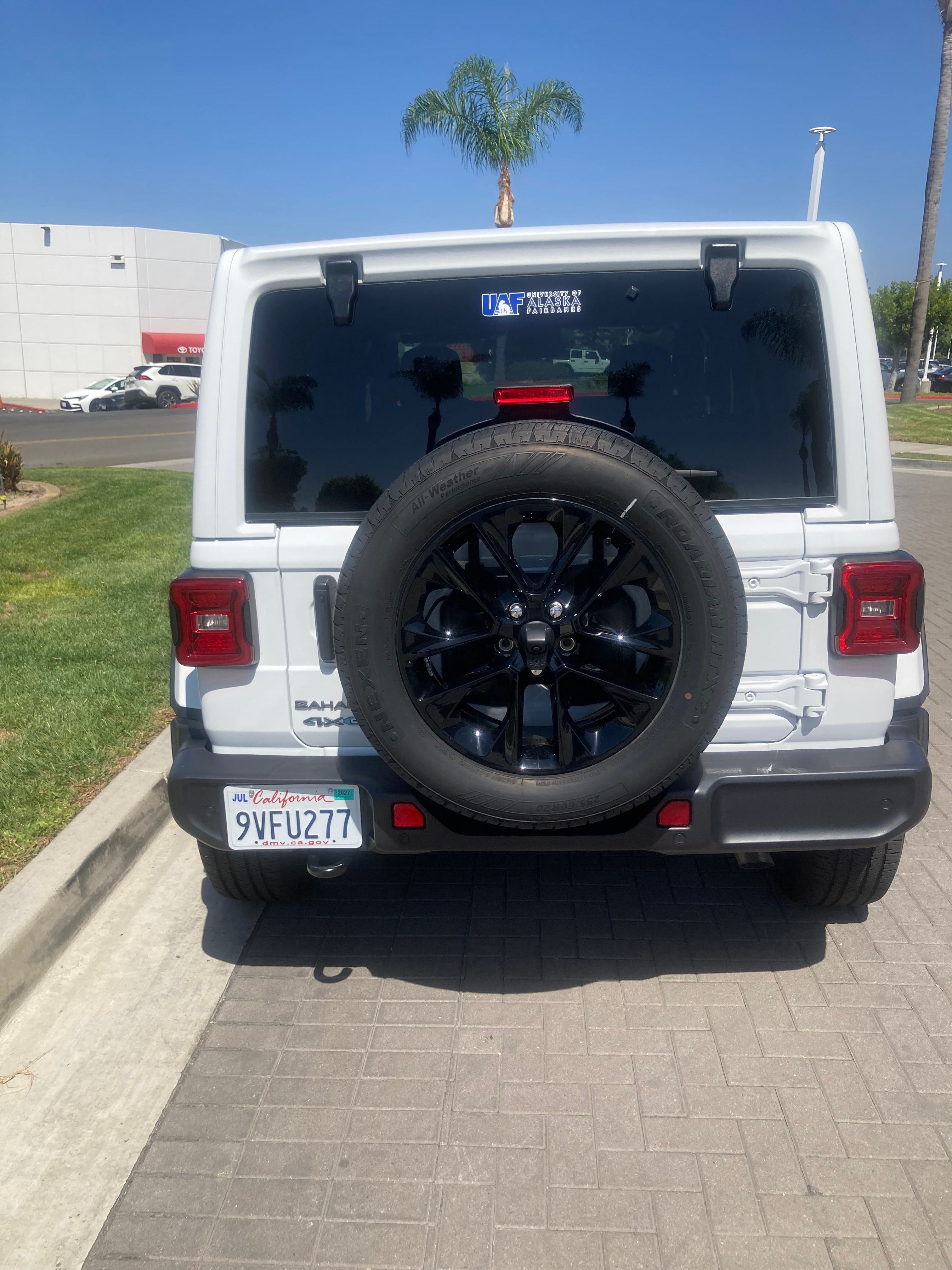 Used 2025 Jeep Wrangler Unlimited Sahara AWD/4WD image 14
