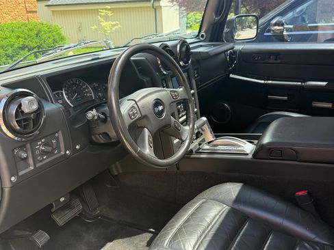 Used 2005 HUMMER H2 w/ Preferred Equipment Group AWD/4WD image 13