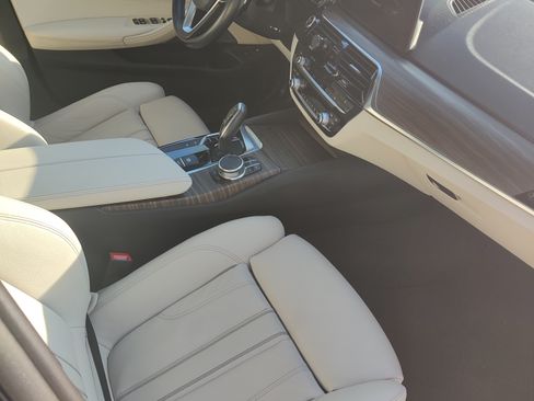 Used 2018 BMW 530e w/ Premium Package 2 image 14