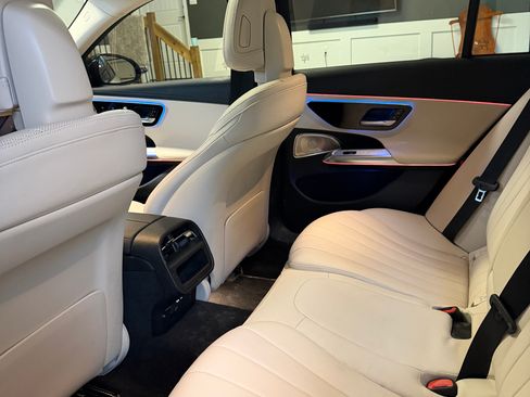 Used 2024 Mercedes-Benz E 350 4MATIC Sedan image 11