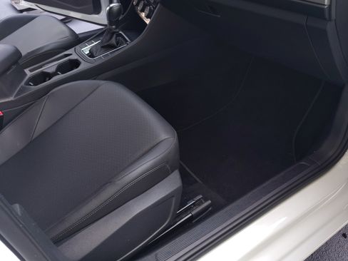 Used 2019 Volkswagen Jetta SE w/ Cold Weather Package image 17