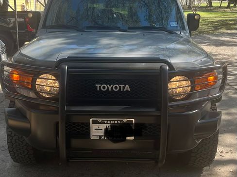 Used 2013 Toyota FJ Cruiser Sport Utility 2D w/ Trail Teams Special Edition image 2