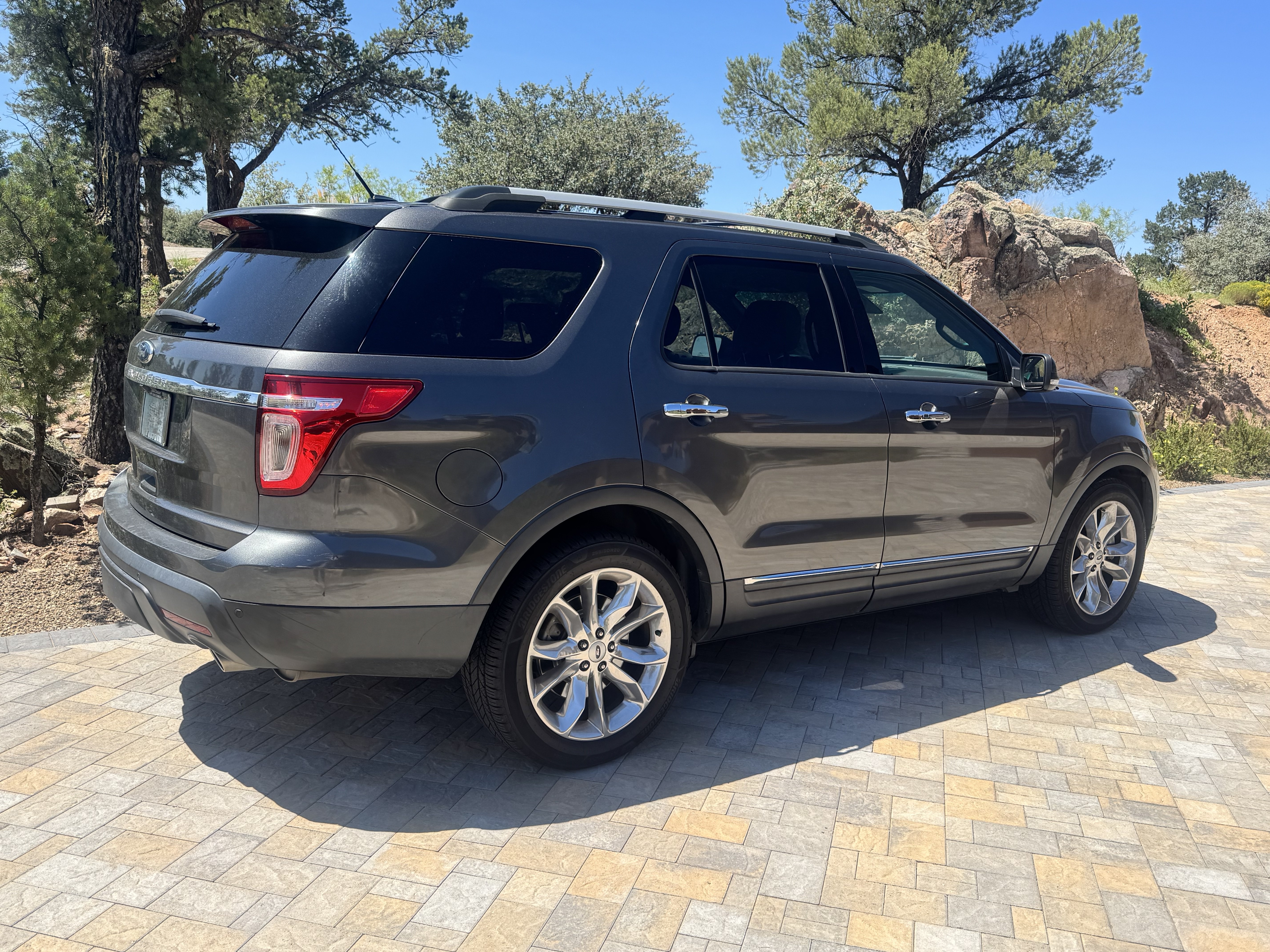 Used 2015 Ford Explorer Limited w/ Equipment Group 302A FWD image 2