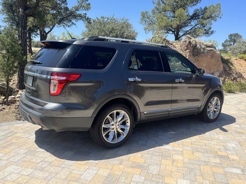 Used 2015 Ford Explorer Limited w/ Equipment Group 302A FWD image 2