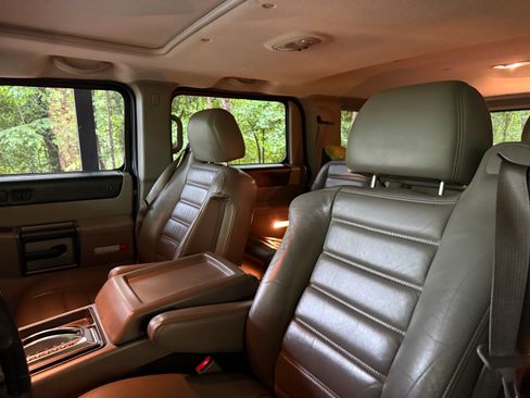 Used 2004 HUMMER H2 w/ Preferred Equipment Group AWD/4WD image 9