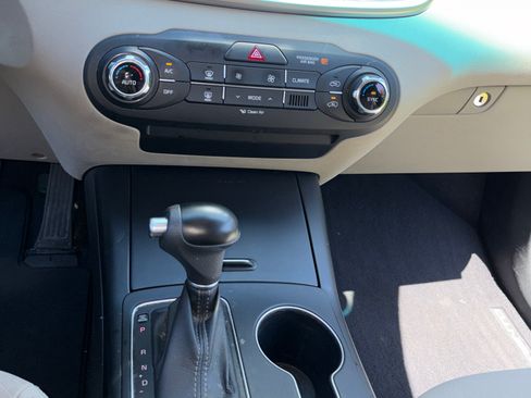 Used 2018 Kia Sorento FWD image 10
