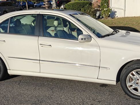 Used 2005 Mercedes-Benz E 320 E 320 Sedan 4D image 11