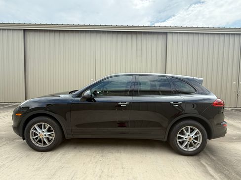 Used 2017 Porsche Cayenne AWD/4WD image 7