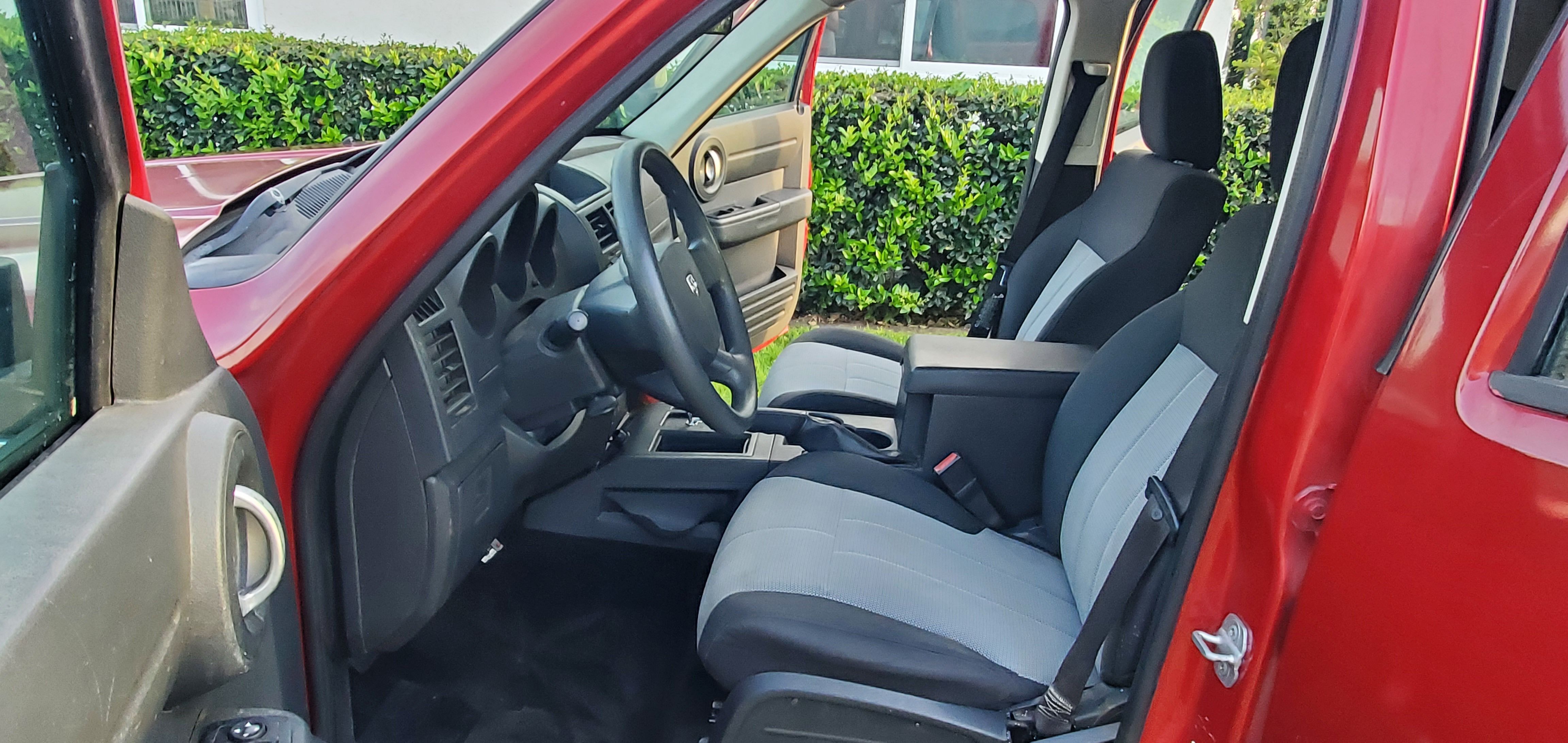 Used 2008 Dodge Nitro SXT RWD image 9