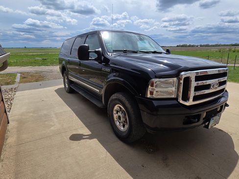 Used 2005 Ford Excursion Limited image 8
