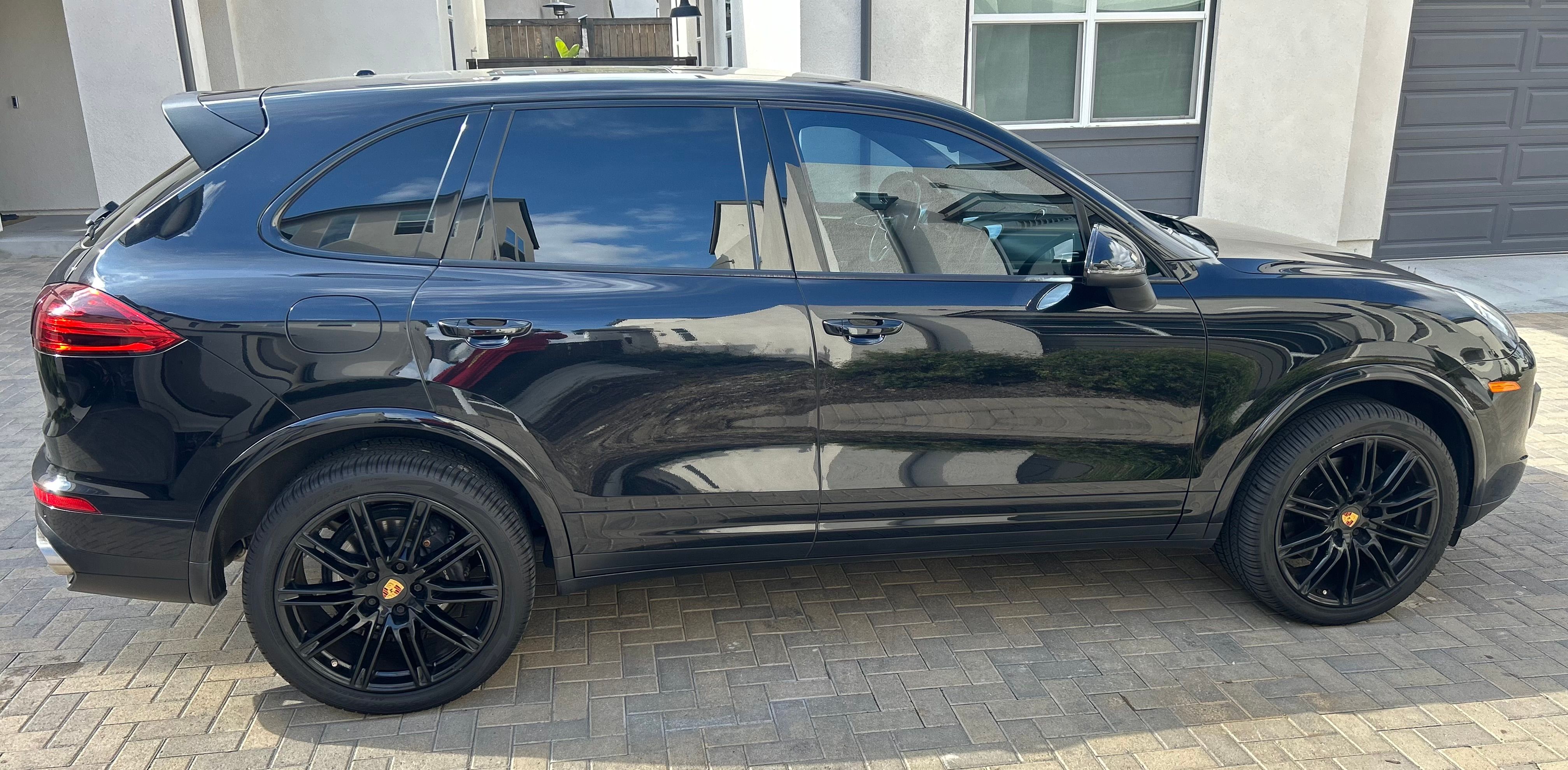 Used 2017 Porsche Cayenne Platinum Edition AWD/4WD image 12