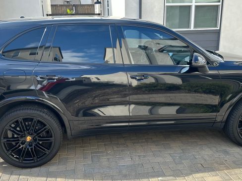 Used 2017 Porsche Cayenne Platinum Edition AWD/4WD image 12