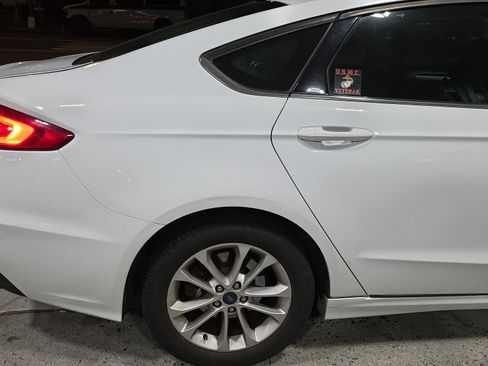 Used 2020 Ford Fusion SE image 10