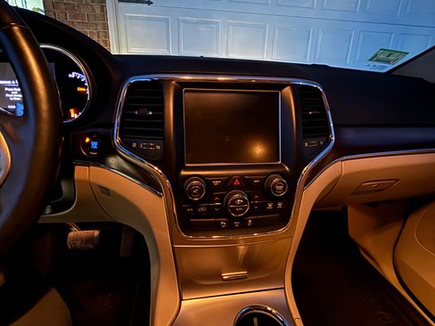 Used 2015 Jeep Grand Cherokee Limited image 31