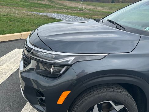 Used 2024 Kia Seltos EX image 9