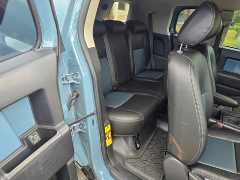 Used 2007 Toyota FJ Cruiser 2WD image 8