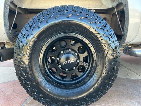 Used 2005 GMC Sierra 2500 SLT w/ Heavy-Duty Power Package AWD/4WD image 31