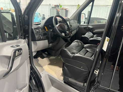 Used 2015 Mercedes-Benz Sprinter 2500 image 10