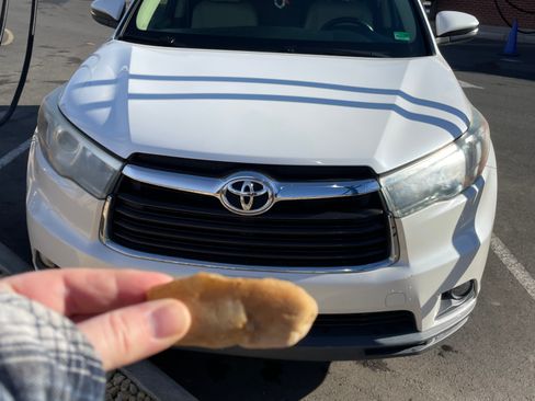 Used 2015 Toyota Highlander XLE image 2