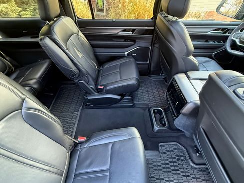 Used 2024 Jeep Wagoneer Series II w/ Convenience Group I image 19