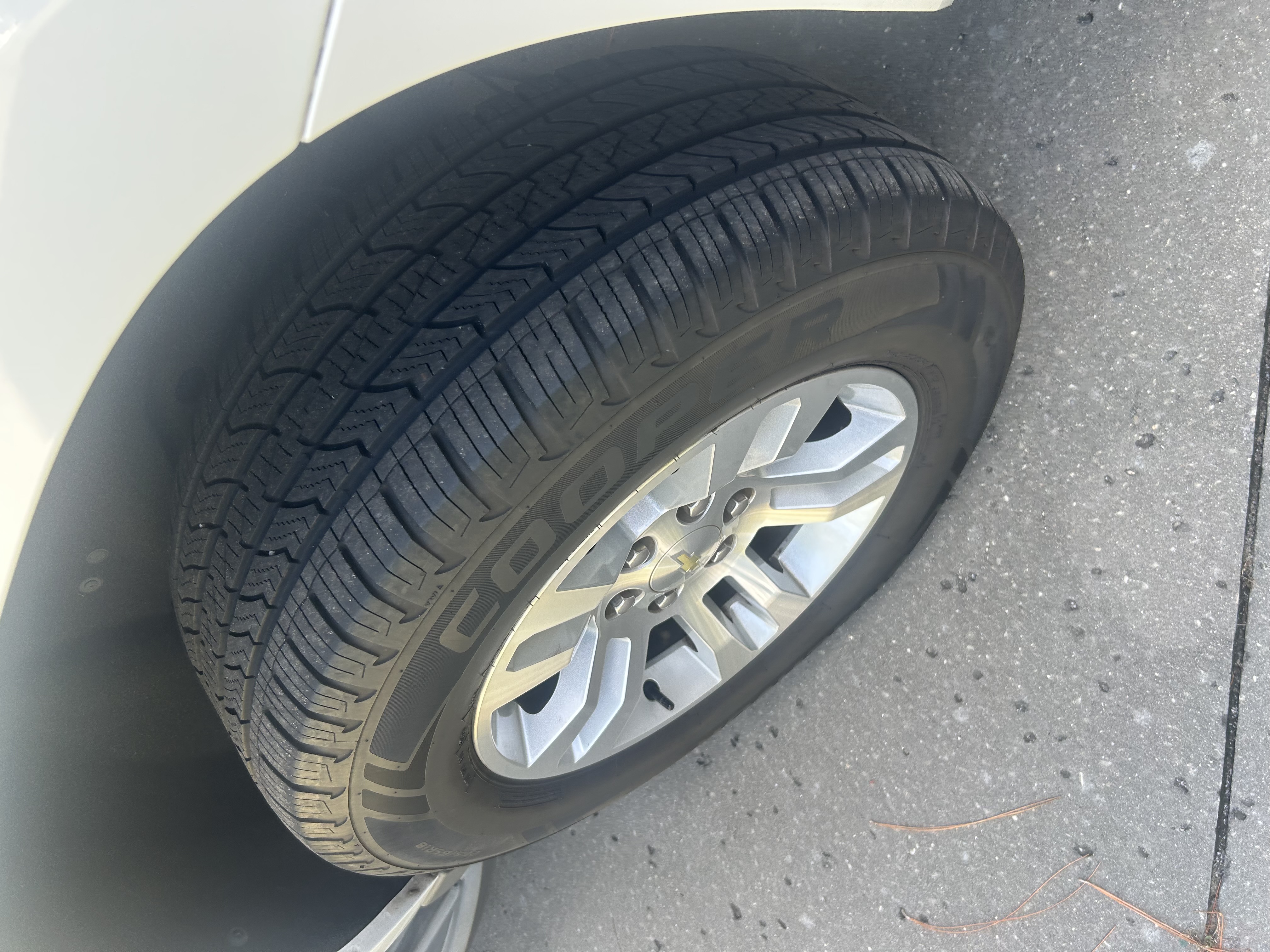 Used 2019 Chevrolet Suburban LT RWD image 8