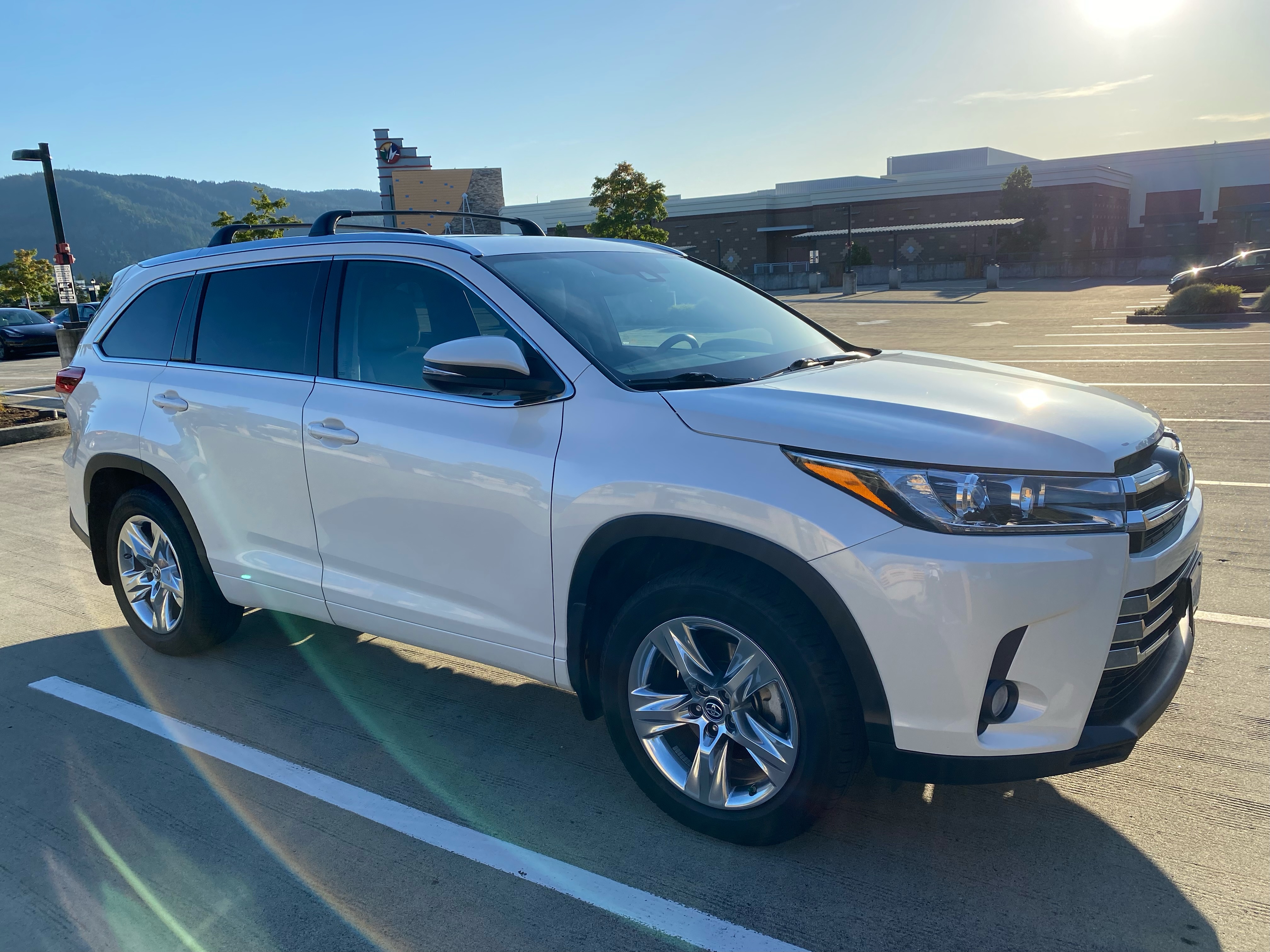 Used 2018 Toyota Highlander Limited AWD/4WD image 1
