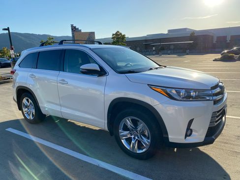 Used 2018 Toyota Highlander Limited AWD/4WD image 1