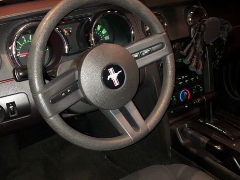 Used 2007 Ford Mustang Deluxe Convertible image 13