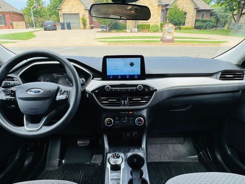 Used 2021 Ford Escape SE FWD image 16