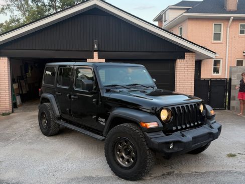 Used 2018 Jeep Wrangler Unlimited Sport S AWD/4WD image 1