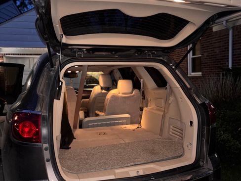 Used 2010 Buick Enclave CXL FWD image 14