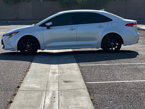 Used 2022 Toyota Corolla LE image 5