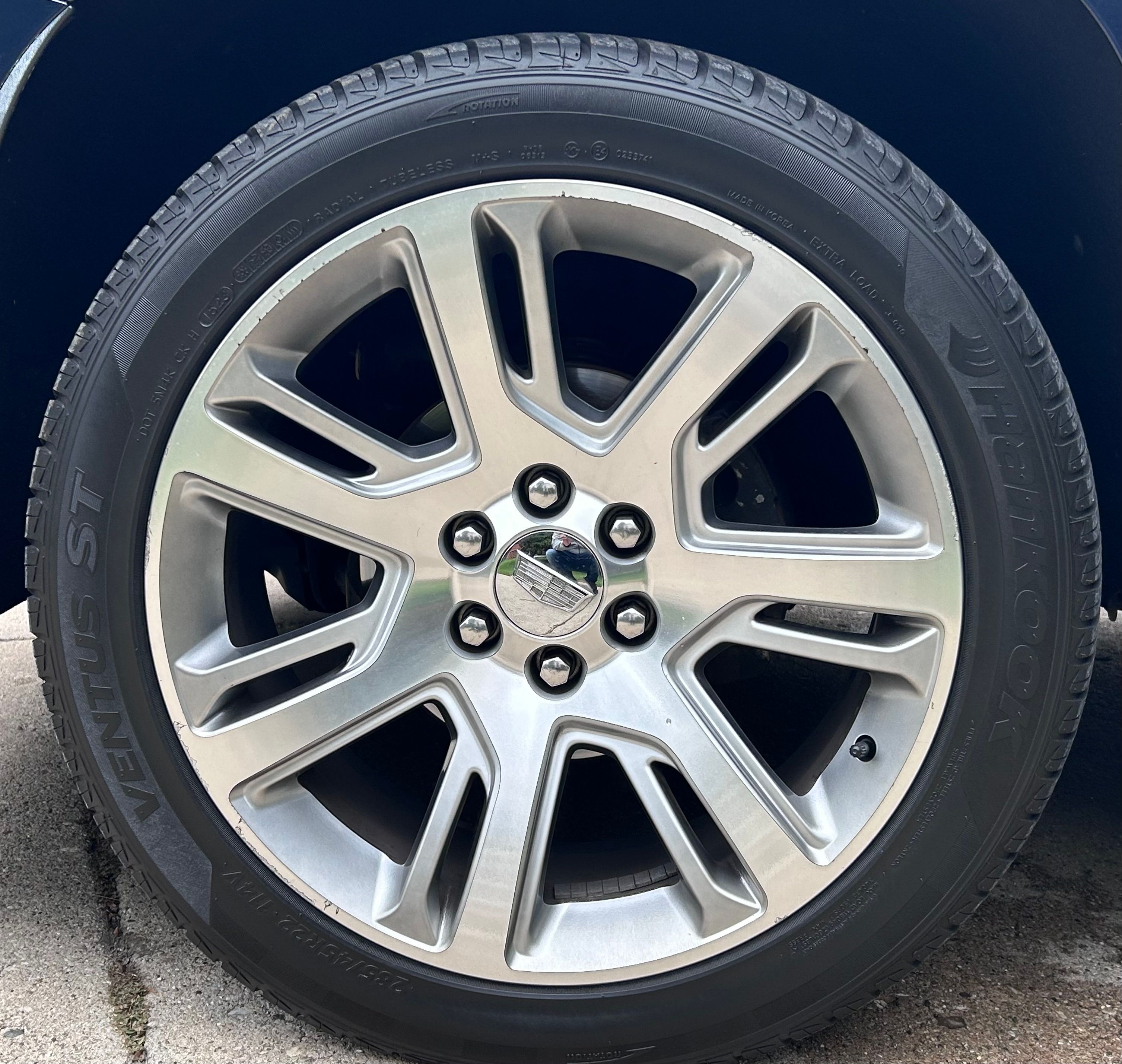 Used 2019 Cadillac Escalade Luxury AWD/4WD image 6