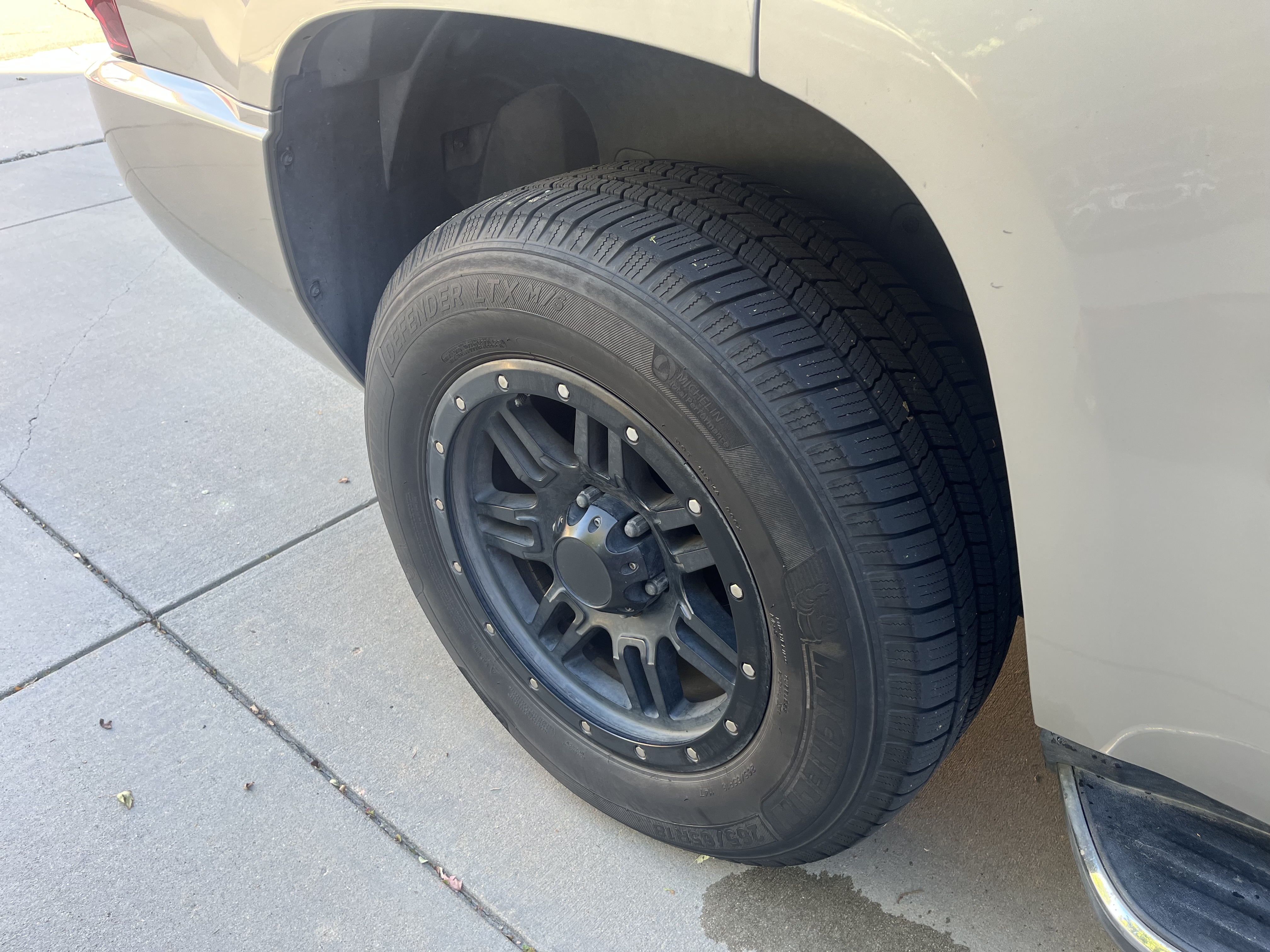 Used 2007 Cadillac Escalade AWD w/ Information Package image 15