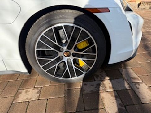 Used 2021 Porsche Taycan 4S image 11