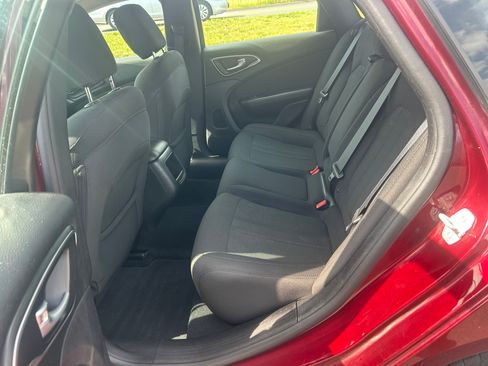 Used 2016 Chrysler 200 Limited FWD image 10