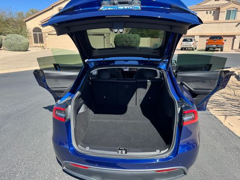 Used 2021 Tesla Model Y Long Range image 9