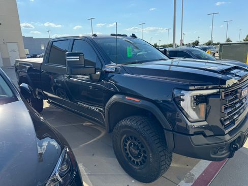 Used 2024 GMC Sierra 2500 AT4X w/ AT4X AEV Edition image 5