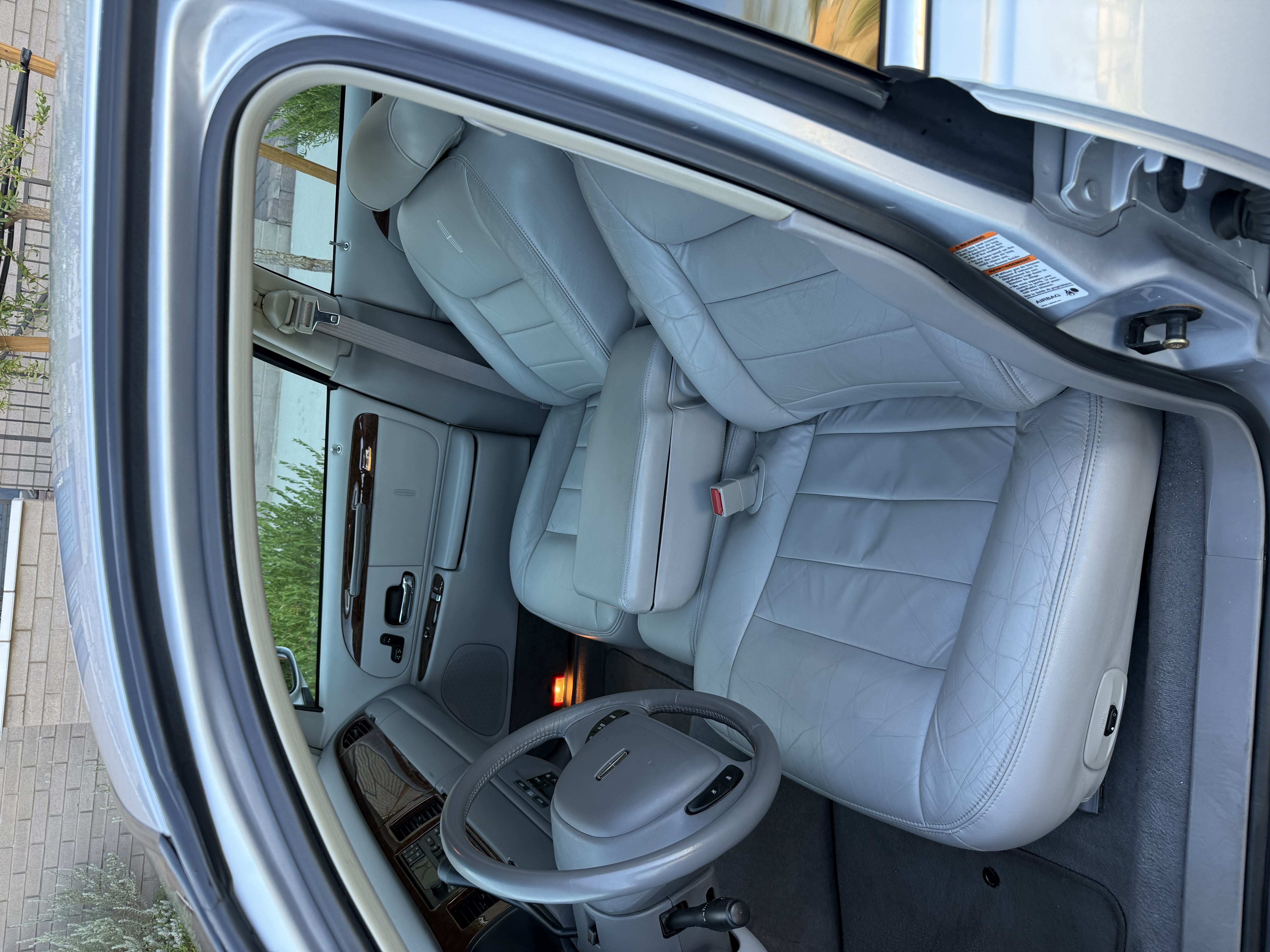 Used 2001 Lincoln Town Car Executive RWD image 6