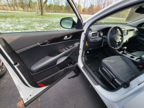 Used 2016 Kia Sorento LX image 10