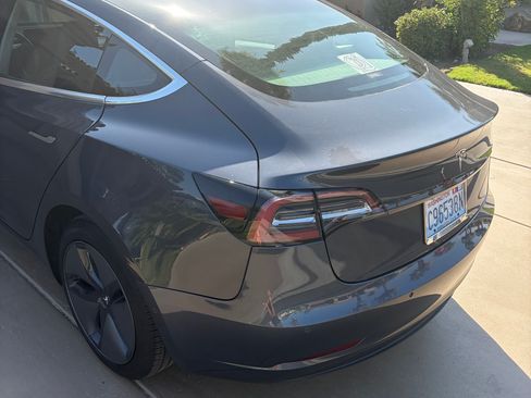 Used 2018 Tesla Model 3 Mid Range RWD image 9